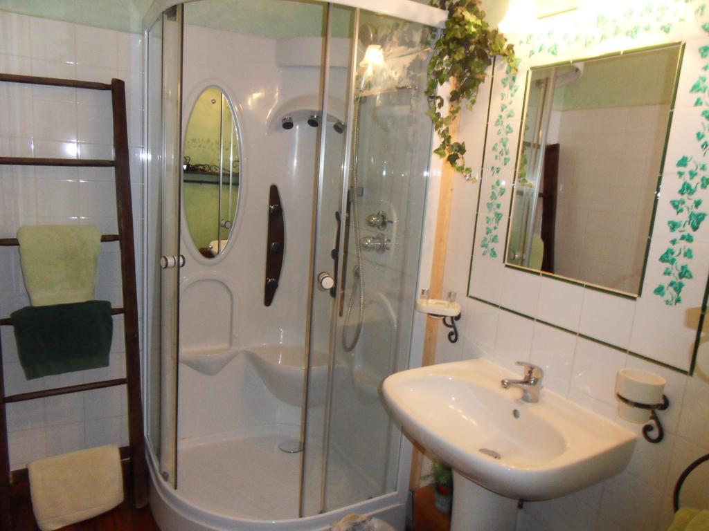 Bed and Breakfast L'Estapade Des Tourelons Saint-Jean-en-Royans Zimmer foto