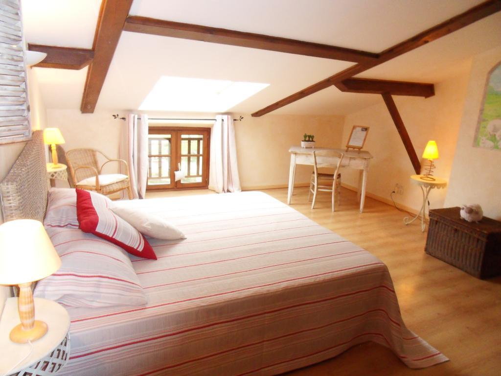 Bed and Breakfast L'Estapade Des Tourelons Saint-Jean-en-Royans Zimmer foto